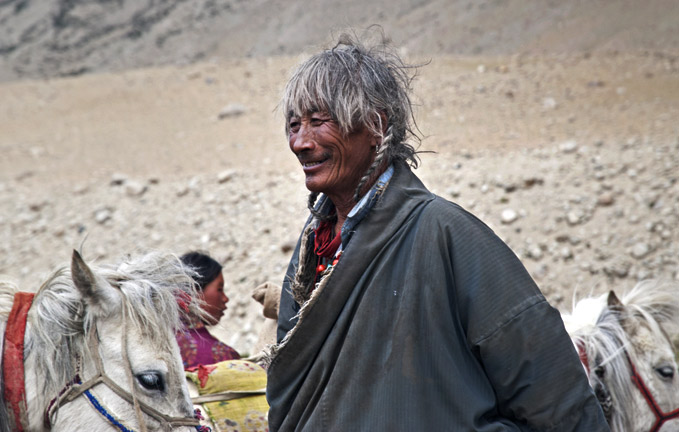 changpa-man-with-horse