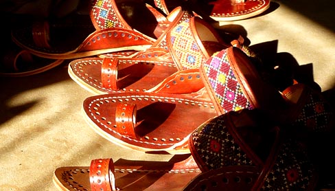 kutch_leather_footwear