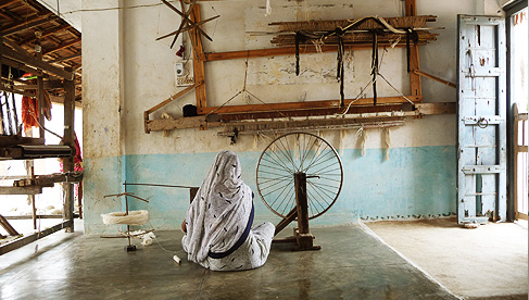 bhujodi-weaving-charkha