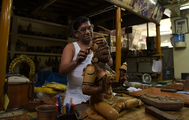 Master craftsmen Bronze casting