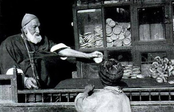 Kashmir-bakery-seller