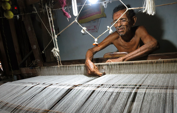 ponduru-saree-weaver