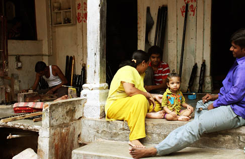 sankheda-craftsman-family sankheda-craftsman-family