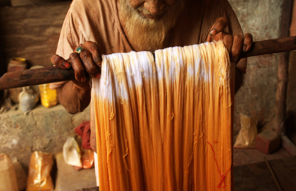 Kabir-doing-weaving