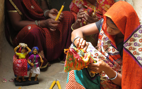 Jhabus women making dolls