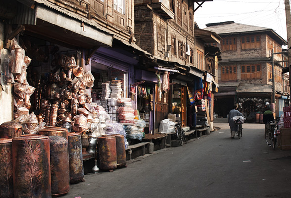 Copper-crafts-market-kashmir