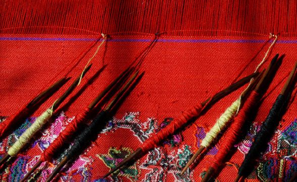 kaani-weaving-process