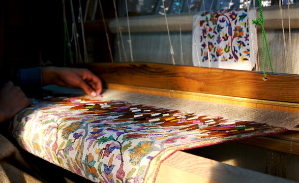 weaving-on-loom-kashmir